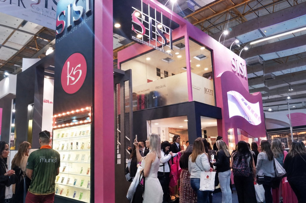 KS Cosméticos at Beauty Fair Brasil — booth showcasing curated K-Beauty products with attending crowds